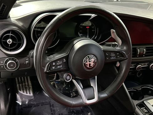 Used 2022 Alfa Romeo Giulia Veloce image 19