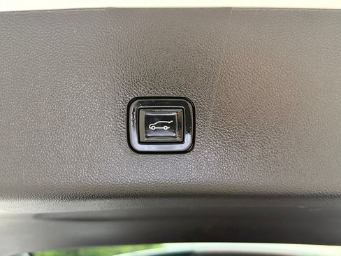 Certified 2021 Chevrolet Traverse LT w/ LT Premium Package AWD/4WD image 13