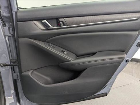 Used 2022 Honda Accord Touring image 16