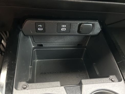 Used 2024 Toyota Prius Prime SE image 31