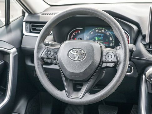 Used 2025 Toyota RAV4 XLE AWD/4WD image 16