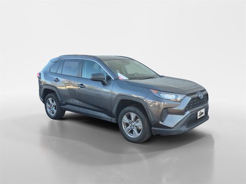 Used 2022 Toyota RAV4 LE image 2