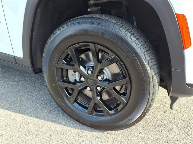 Used 2025 Jeep Grand Cherokee L Altitude AWD/4WD image 3