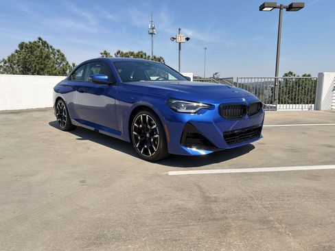 Used 2026 BMW 230i Coupe w/ M Sport Package RWD image 7