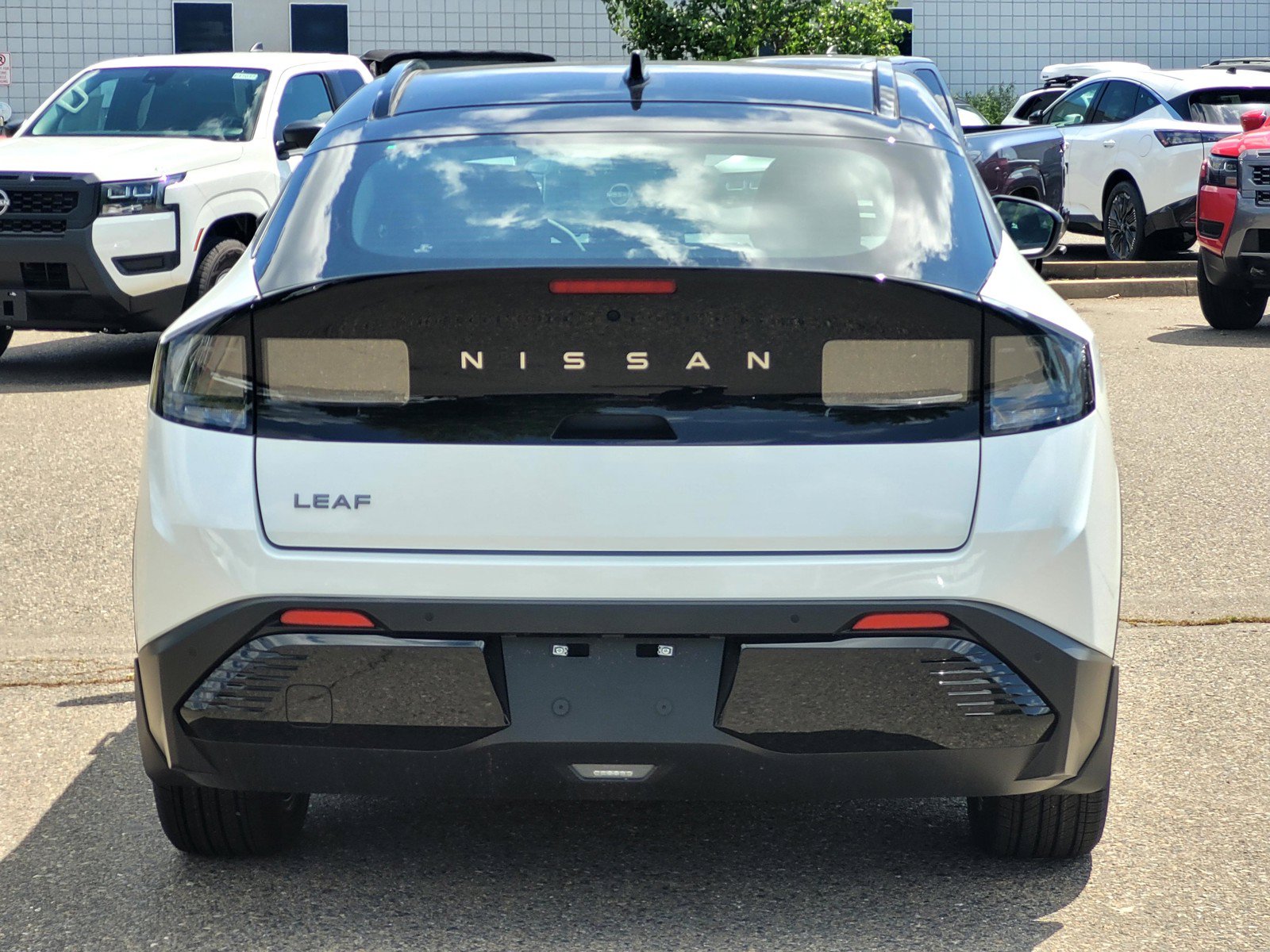 New 2026 Nissan Leaf Platinum+ w/ Cargo Package (Platinum+) FWD image 5