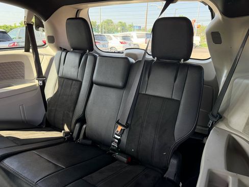 Used 2019 Dodge Grand Caravan SXT FWD image 13