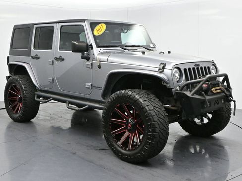 Used 2017 Jeep Wrangler Unlimited Sahara AWD/4WD image 2