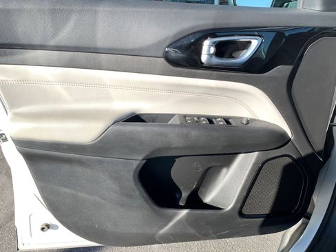 Used 2025 Jeep Compass Limited image 20