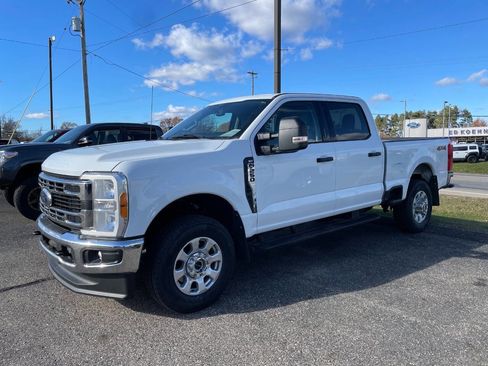 Used 2023 Ford F250 XLT image 1