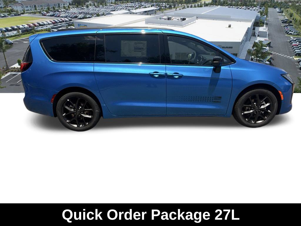 New 2027 Chrysler Pacifica Select FWD image 3