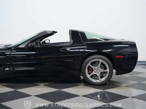 Used 2001 Chevrolet Corvette Coupe w/ Preferred Equipment Group2 RWD image 23