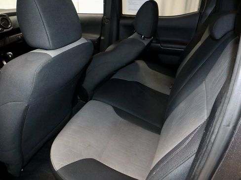 Used 2020 Toyota Tacoma TRD Off-Road w/ Technology Package image 20