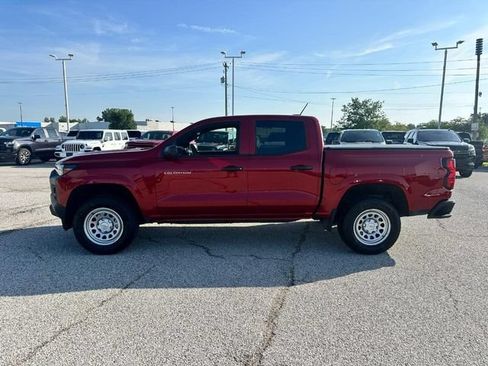 Used 2025 Chevrolet Colorado W/T RWD image 2