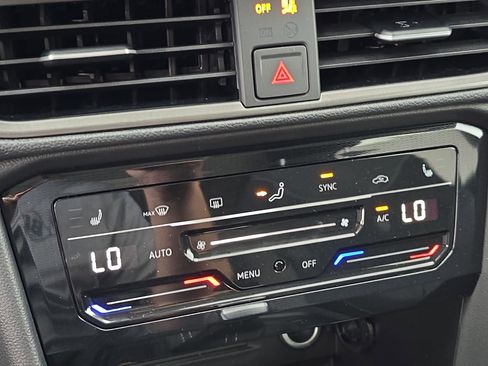 New 2026 Volkswagen Taos SE FWD image 22