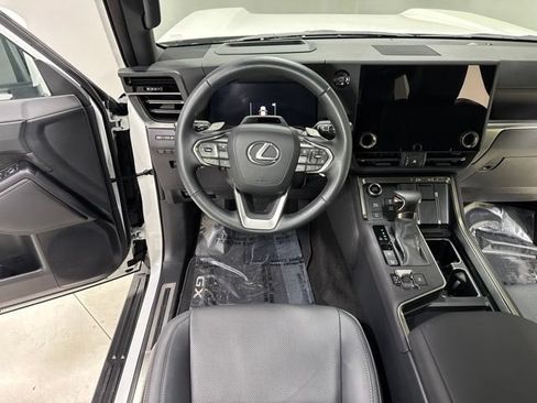Used 2025 Lexus GX 550 w/ Accessory Package (Z1) AWD/4WD image 18
