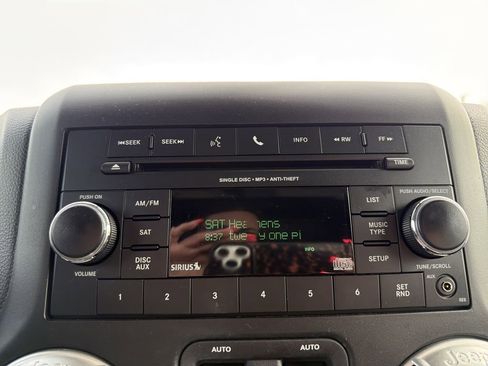 Used 2015 Jeep Wrangler Unlimited Sahara w/ Connectivity Group image 23