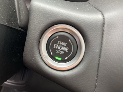 Used 2024 Chevrolet Suburban Z71 w/ Luxury Package image 17