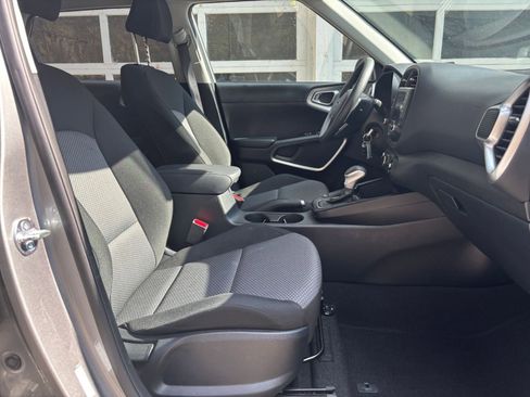 Used 2025 Kia Soul LX w/ LX Technology Package image 25