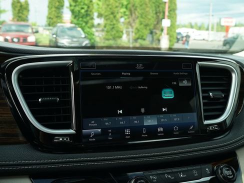 Used 2021 Chrysler Pacifica Limited w/ Premium & Safety Sphere Group AWD/4WD image 17