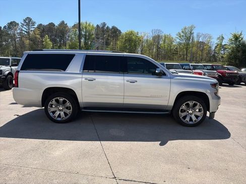 Used 2017 Chevrolet Suburban Premier image 4