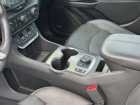 Used 2018 GMC Terrain Denali w/ Comfort Package AWD/4WD image 19