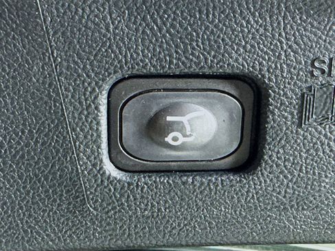 Used 2019 Ford Edge Titanium FWD image 32