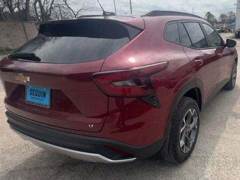 Used 2025 Chevrolet Trax LT w/ Driver Confidence Package image 8