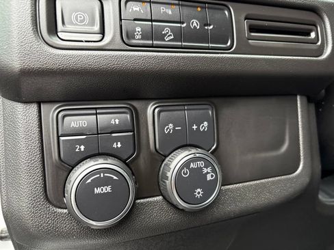 Used 2023 Chevrolet Suburban Premier AWD/4WD image 15