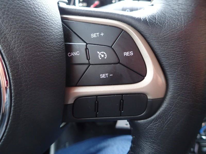 Used 2016 Jeep Renegade Latitude FWD image 16