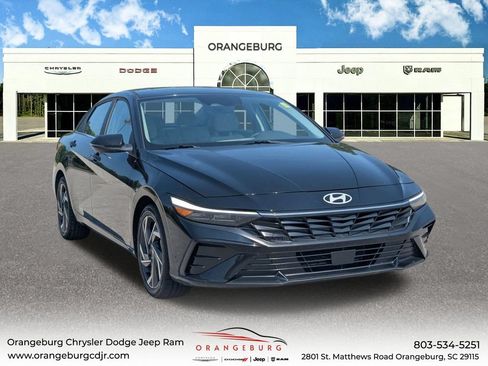 Used 2025 Hyundai Elantra Limited FWD image 1