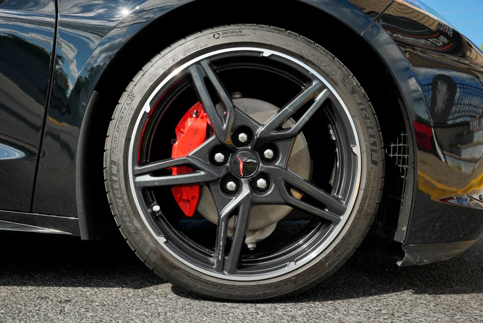 Used 2021 Chevrolet Corvette Stingray Coupe w/ 1LT RWD image 25
