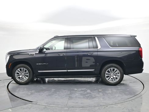 Used 2025 GMC Yukon XL Denali image 3