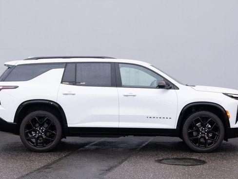 New 2026 Chevrolet Traverse RS w/ LPO, Floor Liner Package AWD/4WD image 30