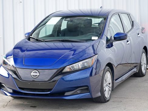 Used 2025 Nissan Leaf S image 40
