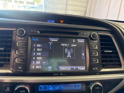 Used 2015 Toyota Highlander Limited FWD image 25