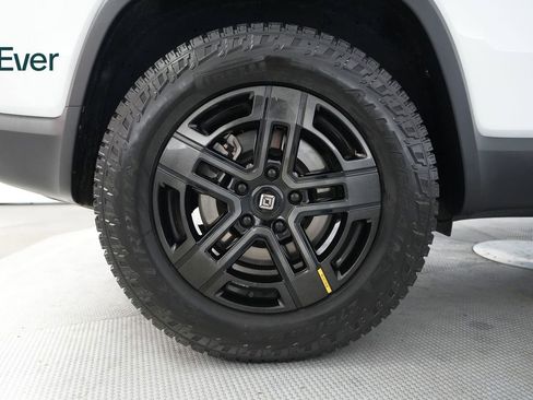 Used 2024 Rivian R1S Adventure image 22