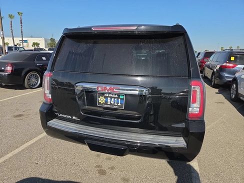 Used 2018 GMC Yukon XL Denali RWD image 3