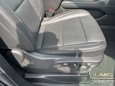 Used 2025 GMC Yukon XL Denali AWD/4WD image 39