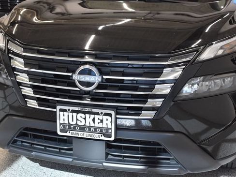 Used 2025 Nissan Rogue SV AWD/4WD image 14