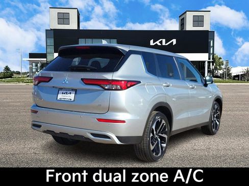Used 2024 Mitsubishi Outlander SE image 6
