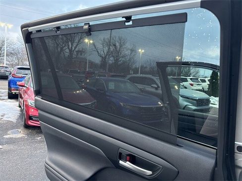 Used 2023 Toyota Highlander XLE image 24