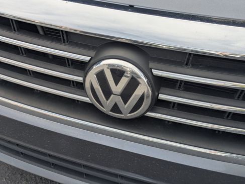 Used 2022 Volkswagen Passat 2.0T image 11