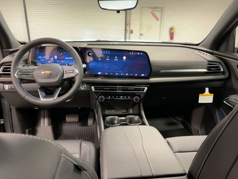 New 2026 Chevrolet Traverse LT w/ Sun and Wheel Package image 17