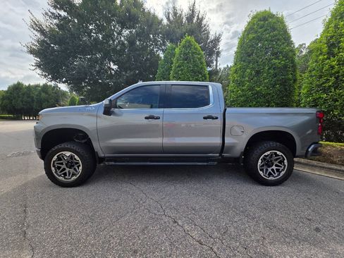 Used 2019 Chevrolet Silverado 1500 High Country w/ Technology Package AWD/4WD image 2