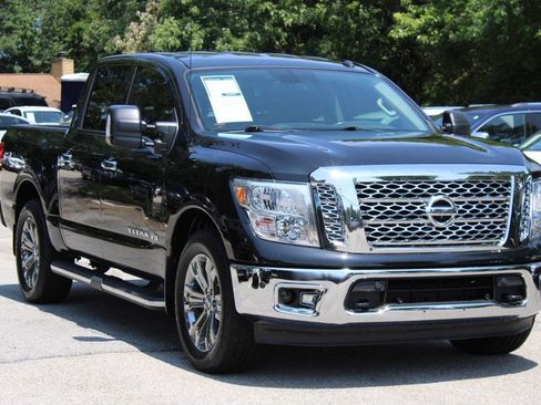 Used 2019 Nissan Titan SV w/ SV Convenience Package AWD/4WD image 1