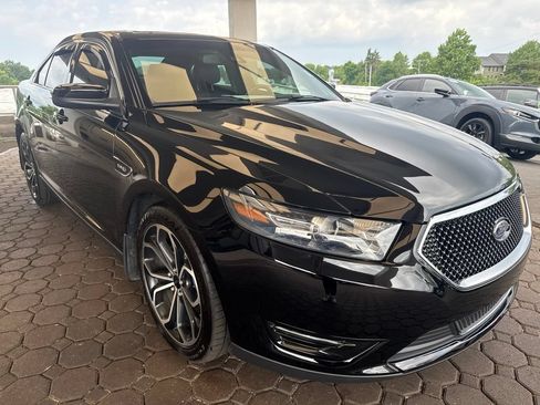 Used 2018 Ford Taurus SHO AWD/4WD image 4