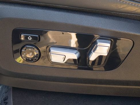 Used 2023 BMW X7 xDrive40i w/ Climate Comfort Package image 11