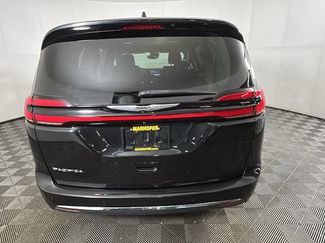 Used 2024 Chrysler Pacifica Touring-L FWD video 3