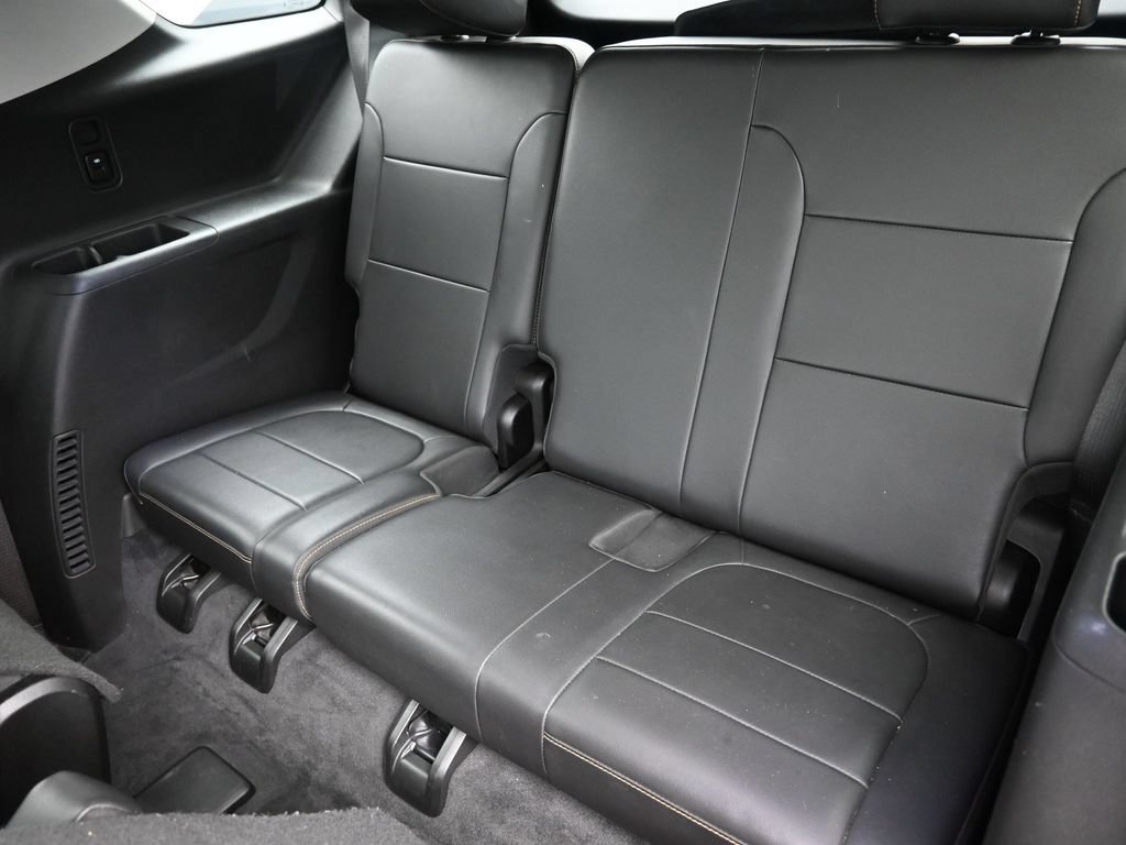 Used 2021 Chevrolet Traverse RS FWD image 14