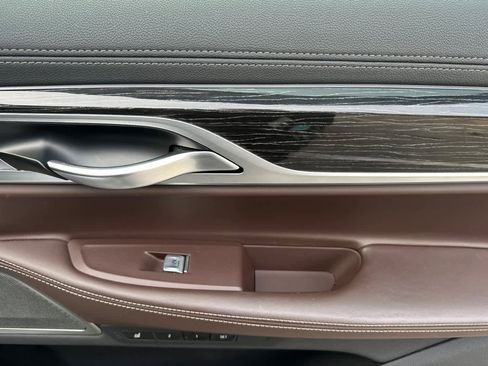 Used 2022 BMW 740i w/ M Sport Package image 18